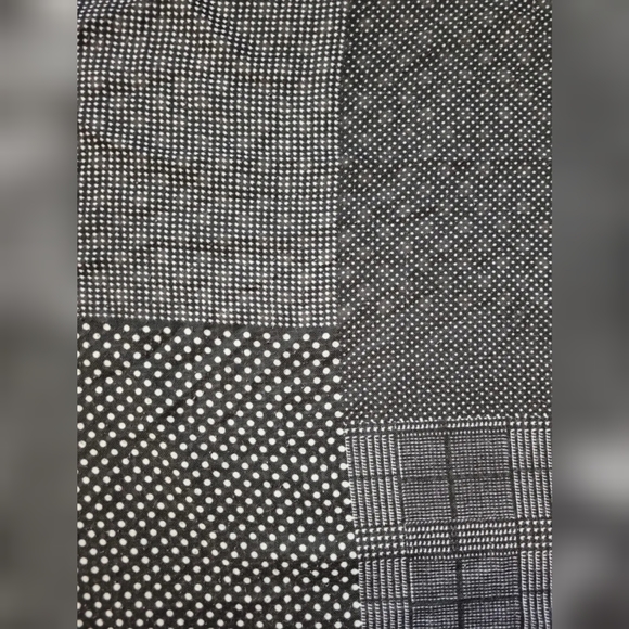 FREE W BUNDLE Jones New York patterned circle scarf - Picture 3 of 7